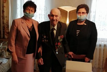 «С Новым годом, ветеран!»